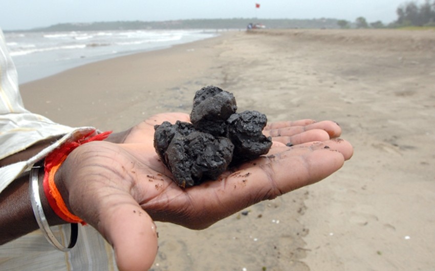Tar balls litter Hua Si beach in Nakhon Si Thammarat