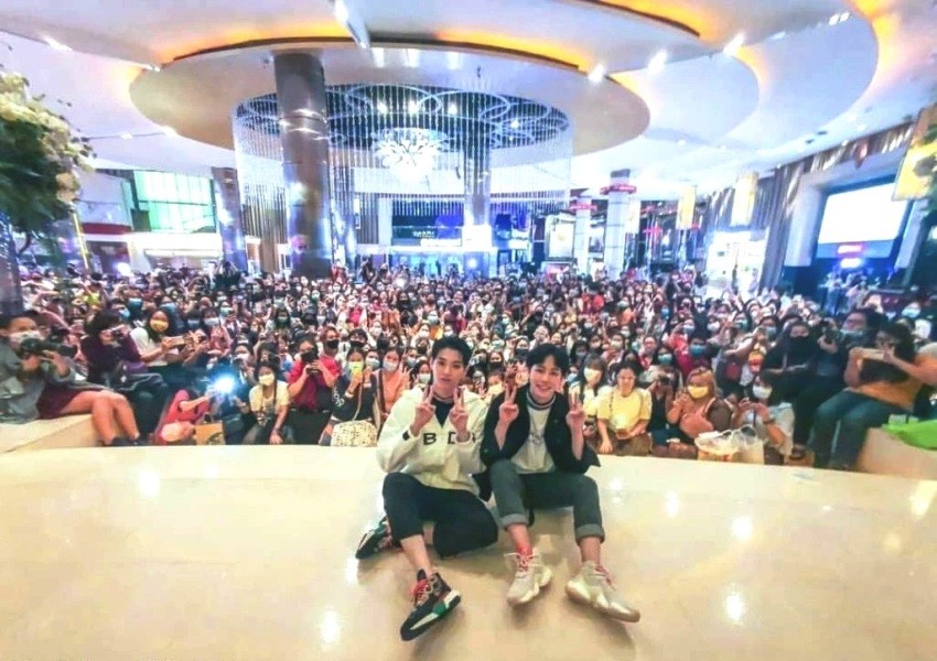 Cineplex, theater, thailand, social distancing, fans