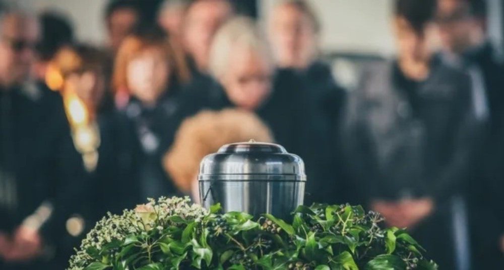 Cremation of loved ones, Urn