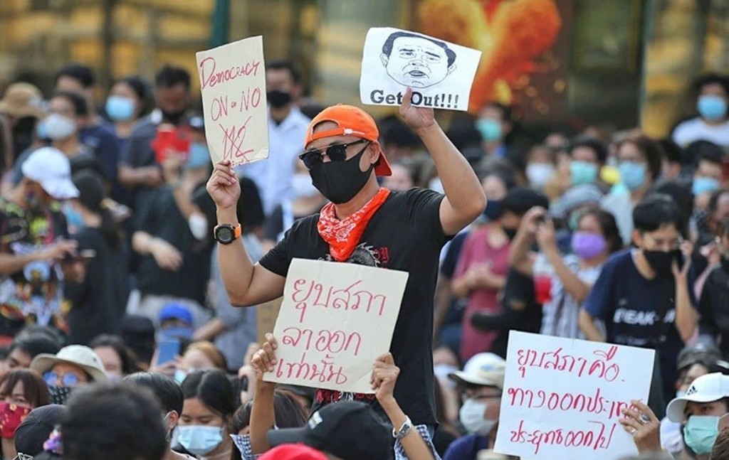 Investors Confidence, economy,Anti-government Protesters Defy Prime Minister Across Thailand