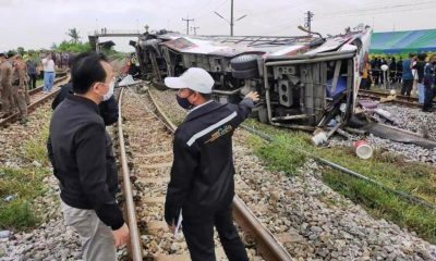 Eighteen Killed after Train Collides with Bus in South of Bangkok