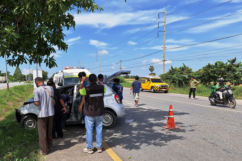 Elderly Couple Killed, Girl Injured after Car Crashes in Northern Thailand