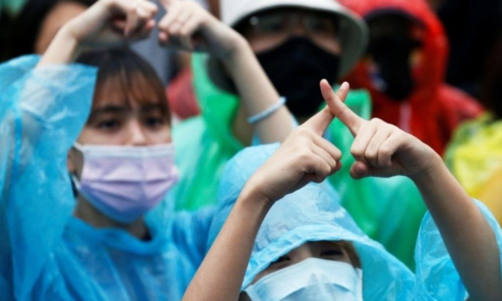 Thai Anti-Government Protesters Learn a Whole New Sign Language