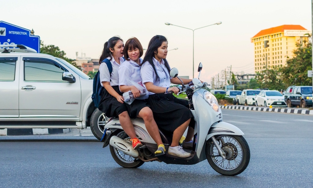 Chiang Mai to Use Smart CCTV to Catch Motorcyclists Without Helmets