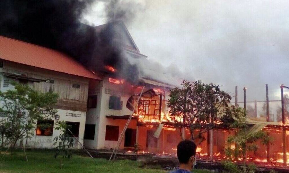 Temple Fire Damages 700 Year-old Statue in Northeastern Thailand