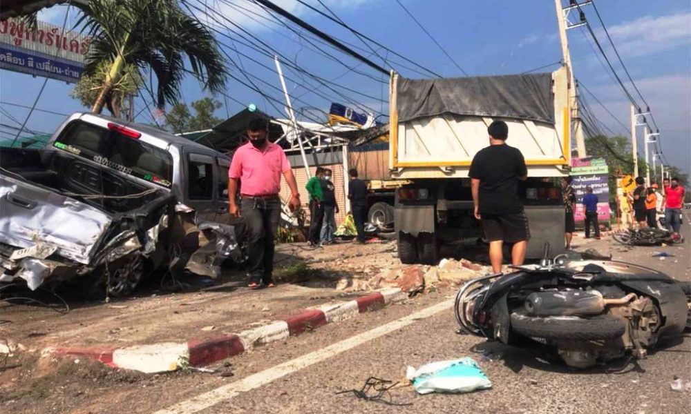 Trailer Truck Crashes into Existing Accident Scene Injuring Policeman