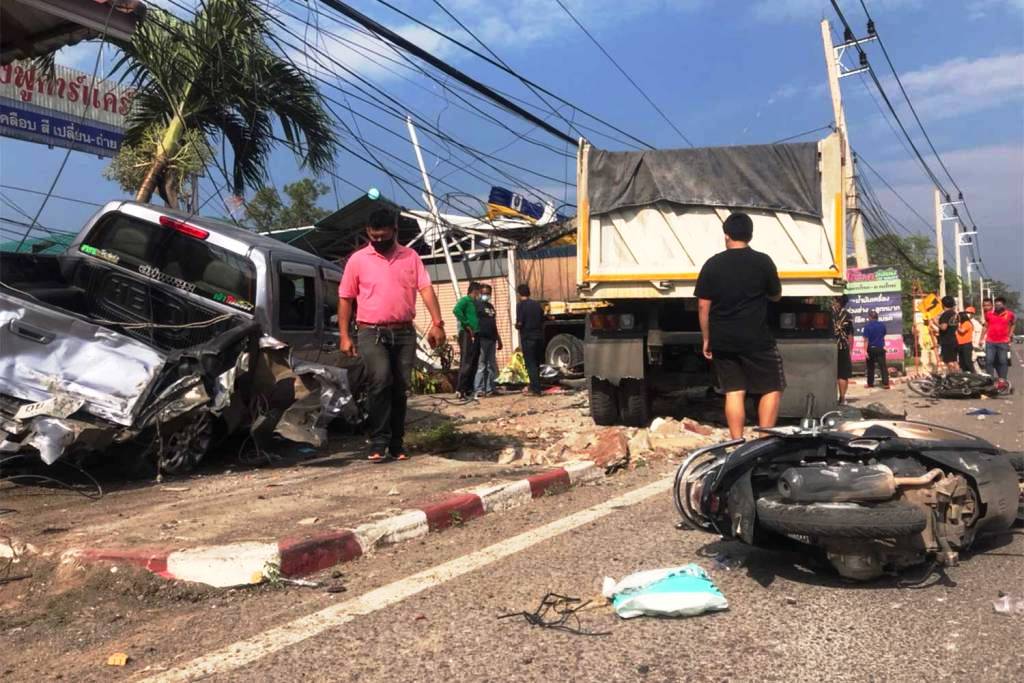 Trailer Truck Crashes into Existing Accident Scene Injuring Policeman