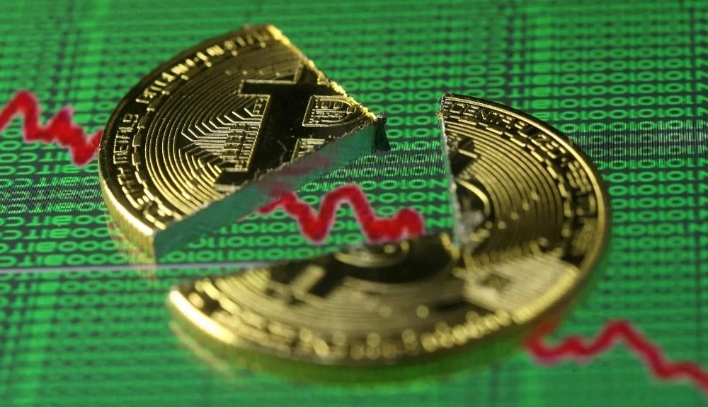 Analysts Predict Cryptocurrency Bitcoin Will Drop Over 40% Percent