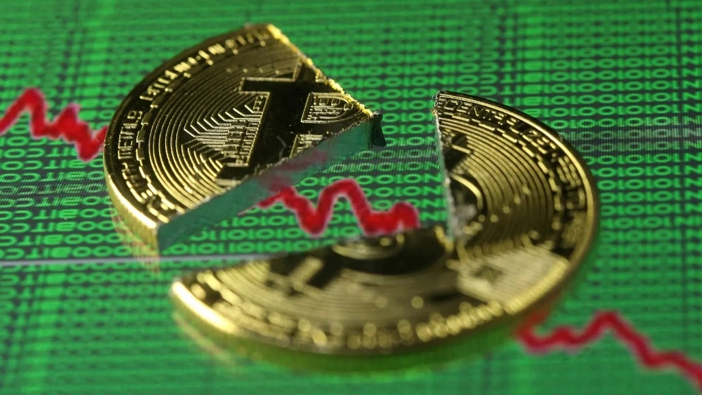 Analysts Predict Cryptocurrency Bitcoin Will Drop Over 40% Percent