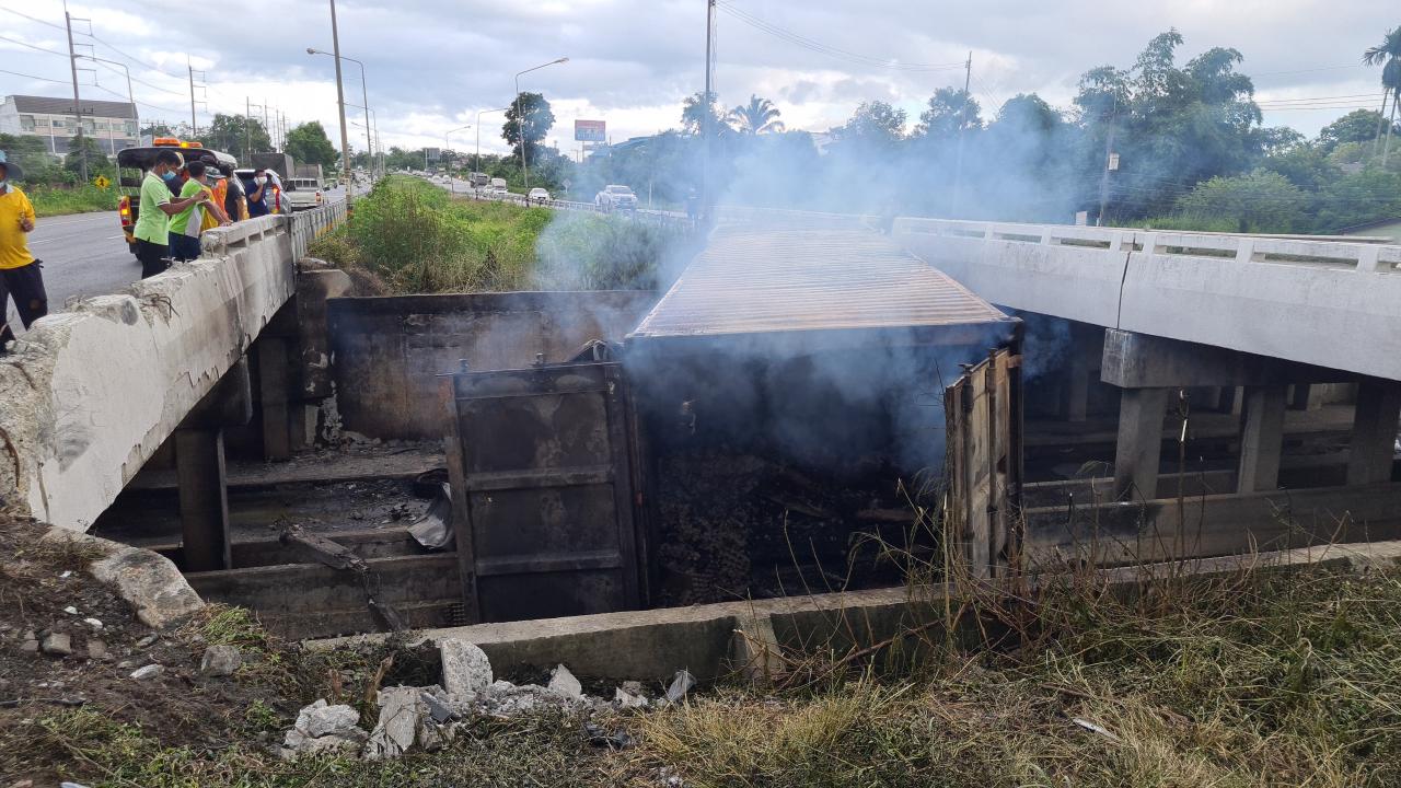 Freight Truck Plunges of Bridge and Explodes in Southern Thailand