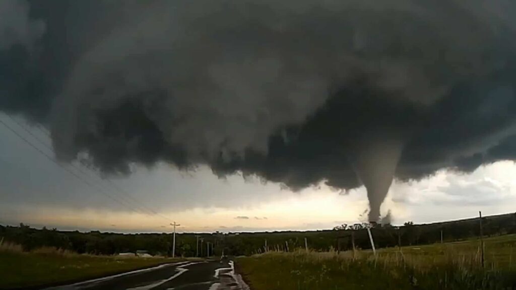 LIVE UPDATES: Severe Thunderstorm Warnings, Areal Flood Advisory Issued for Parts of The Area