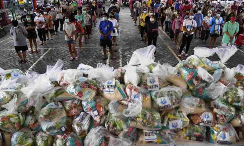 Thailand's Volunteers Work Tirelessly to Feed the Poorest