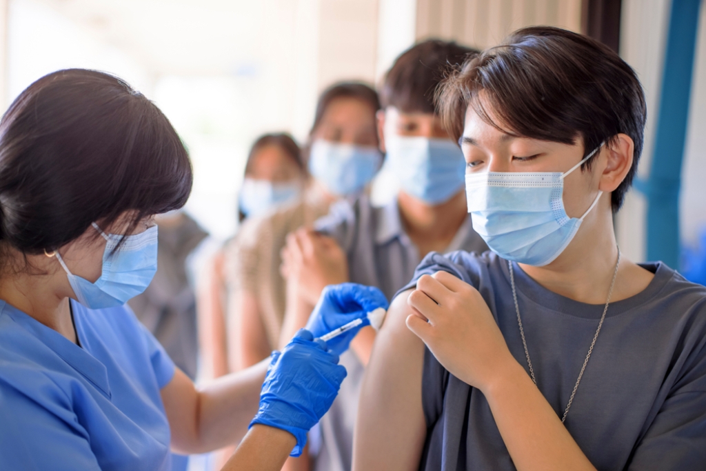 Thailand-Pfizer-vaccine-students