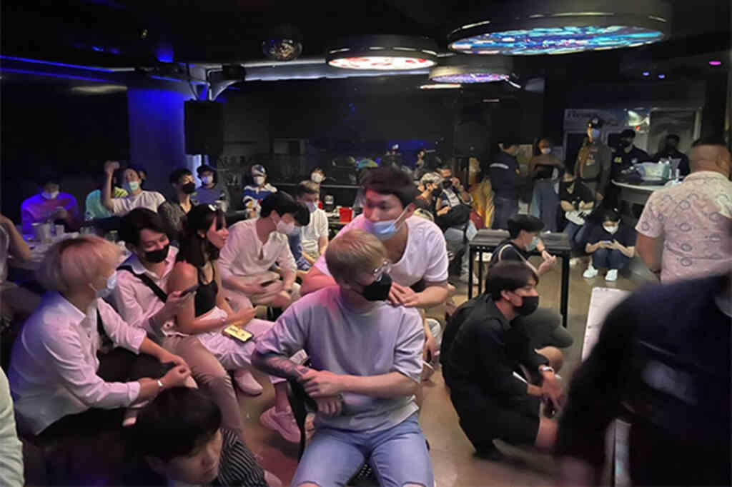 Police Raid Famous Bangkok Restaurant 27 Foreigners Arrested