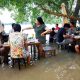 Thai Restaurant-YouTube-Thailand-floodwaters