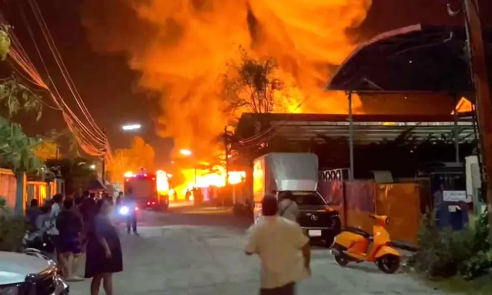 Fire Destroys Mattress Warehouse, Damages Nearby Homes