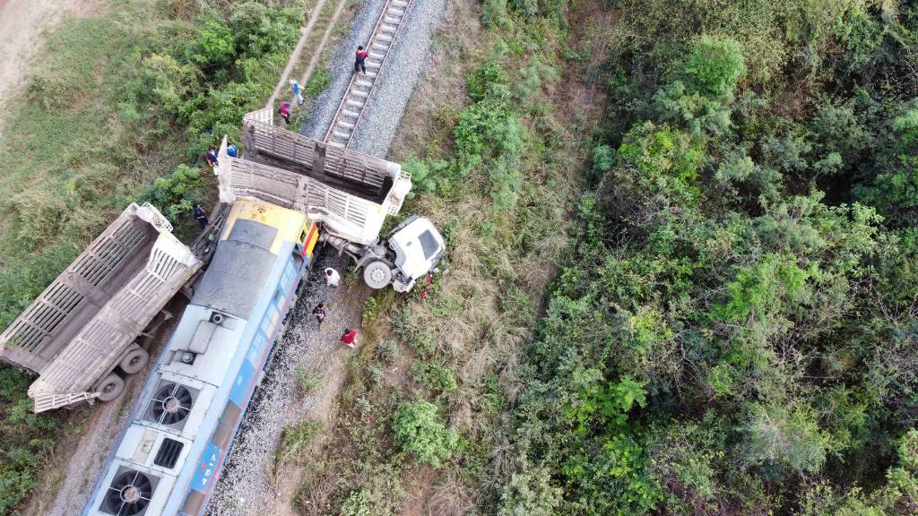 3 Injured After Passenger Train Crashes into Freight Truck