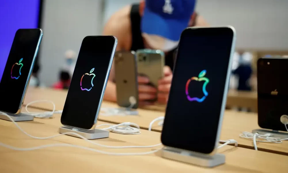 Apple Looks to Sell iPhone Through Subscription Service