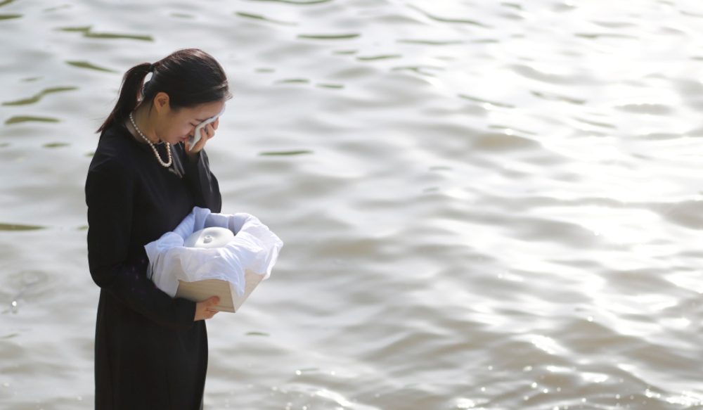 Families Scattering Cremated Remains into River Face US$1000 Fine