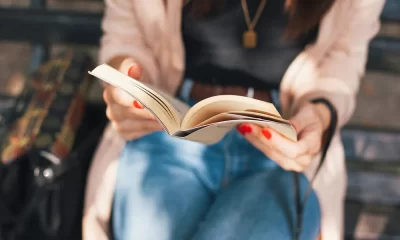 10 MUST BOOKS TO READ TO BECOME A STRONGER PERSON