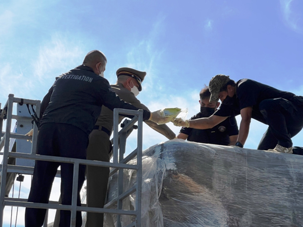 Police find several bags of crystal methamphetamine pills in the artificial Moai heads.