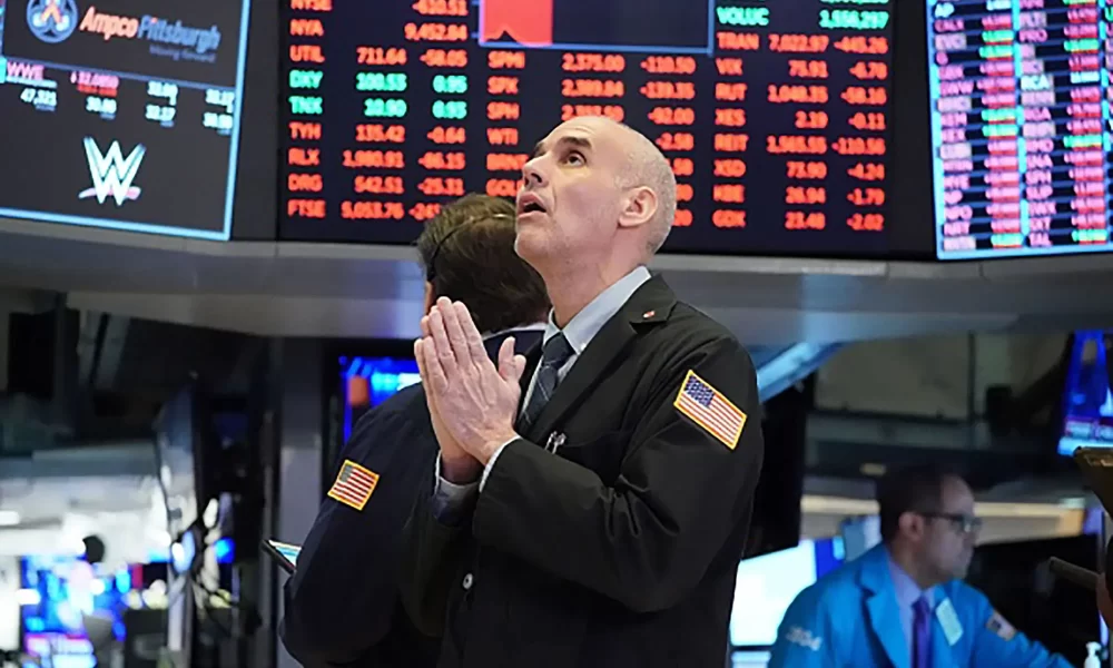 Stock Markets Tumble as Inflation Fears Grip World Markets