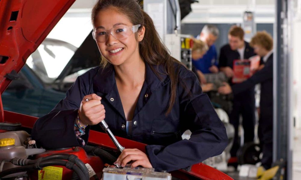 5 Interesting Automotive Industry Trends and Statistics to Watch