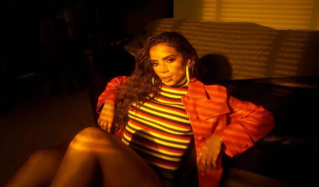 Anitta Serves
