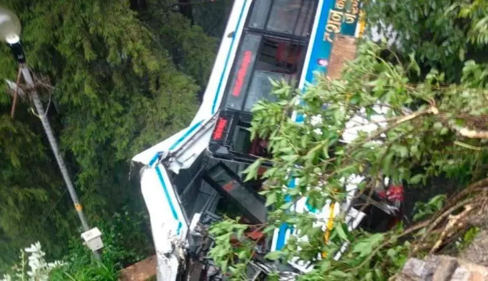 bus crash india