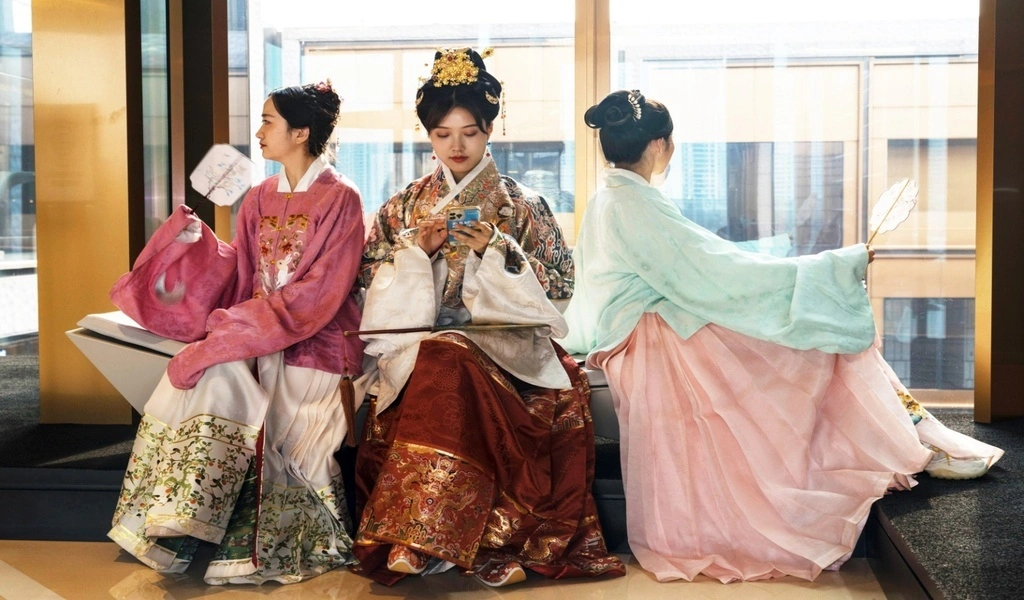 Hanfu Fashion is Trendy Again! Where to Buy Your Hanfu