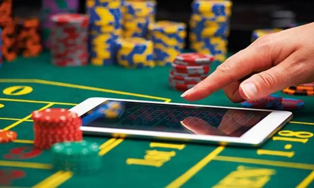 Tech Addictions: Social Media vs Gambling