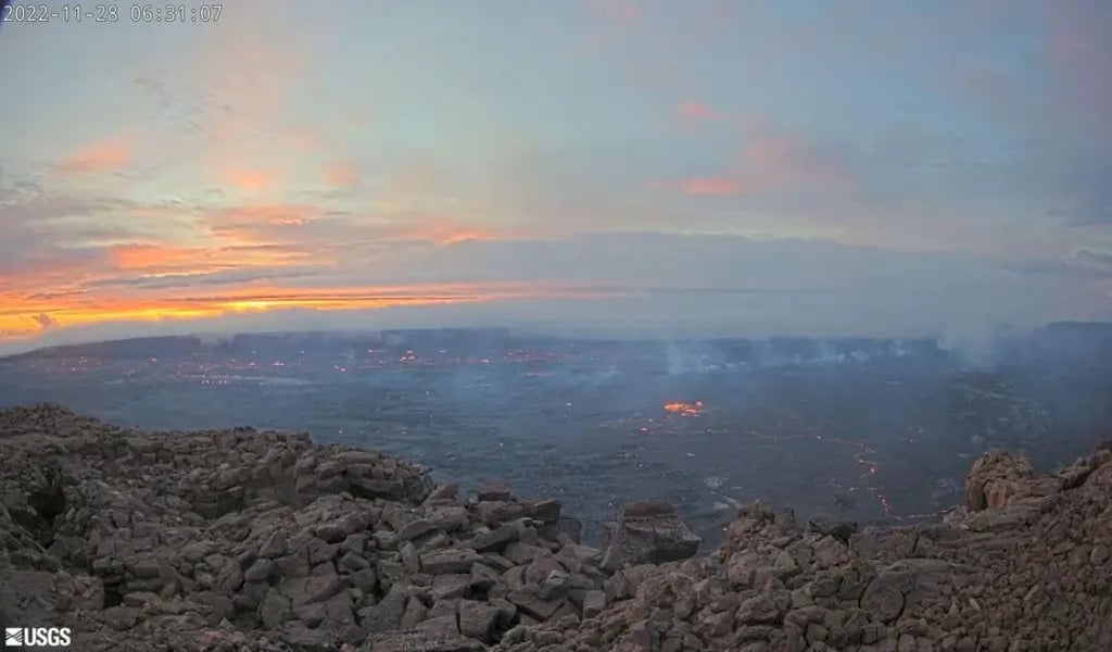 Hawaii's Mauna Loa Volcano Explodes For The First Time Since 1984