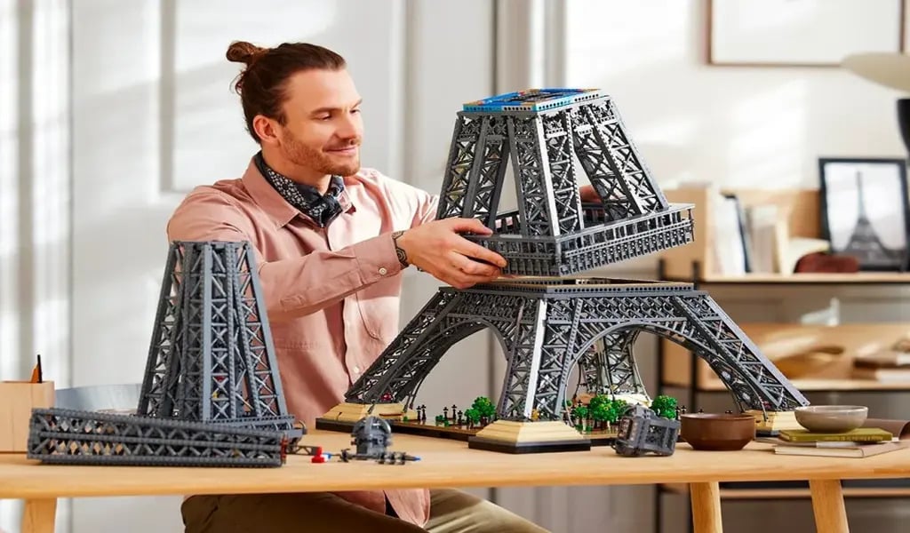 BLACK FRIDAY 2022: LEGO EIFFEL TOWER COMES AT A PRICE OF 1M50.