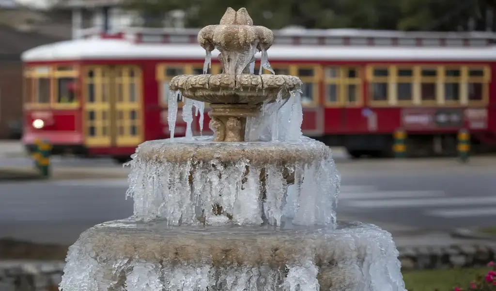 A Monster Storm Brings Rain, Snow, And Cold Across U.S, Killing 18 People