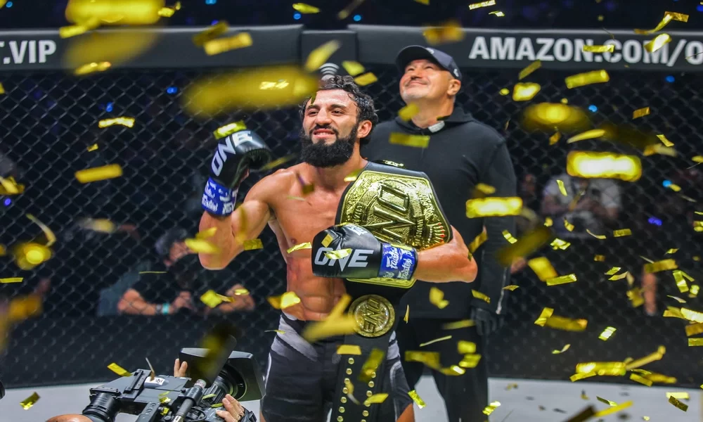 Chingiz Allazov Knocks Out Superbon to Become Featherweight Kickboxing World Champion