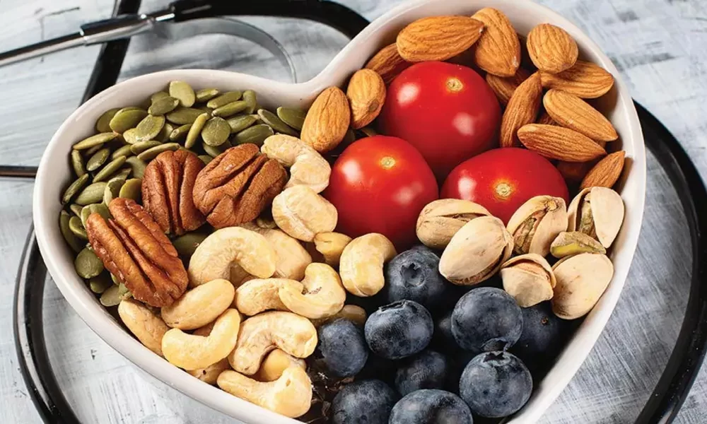 Which Is Better For Your Health Nuts Or Fruits?