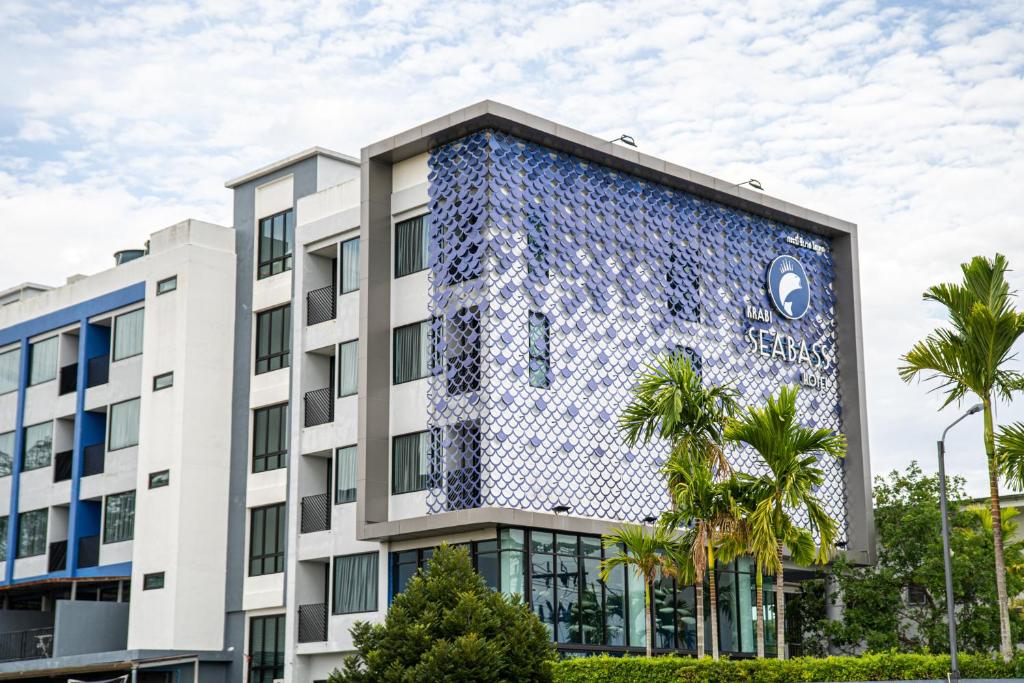 Man in Krabi Thailand Survives 5 Story Fall and Walks Away