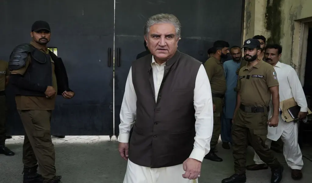 Pakistan Arrests Shah Mahmood Qureshi for Revealing Secret Letter About Khan's Ouster