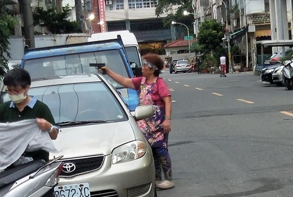 Gun Wielding Gammy Stirs Public Panic in Taiwan