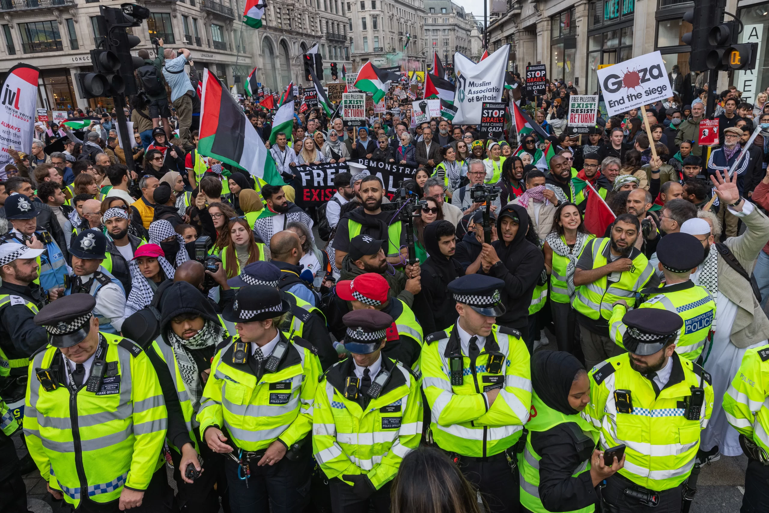 Palestinian Demonstrators Disrespect Veterans on Armistice Day