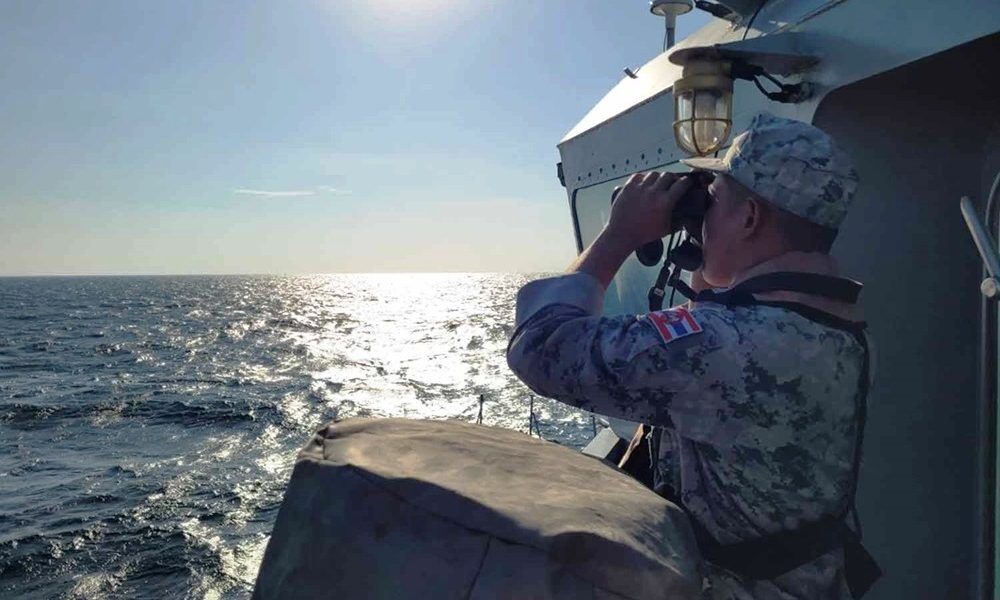 Thailand's Navy Searches for 2 Missing Passengers of Dive Boat