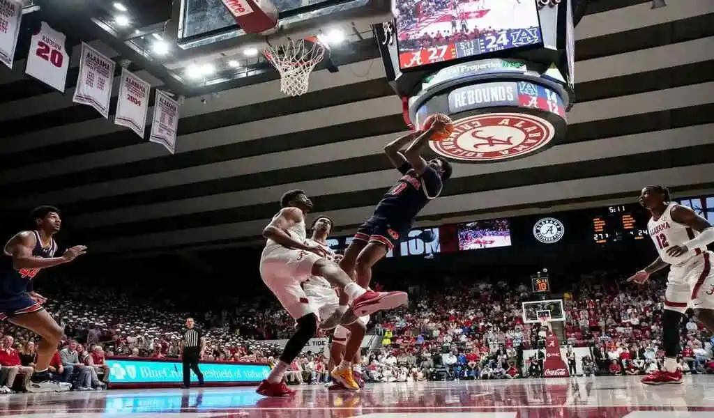 The No. 8 Auburn Basketball Team Lost To Alabama 79-75