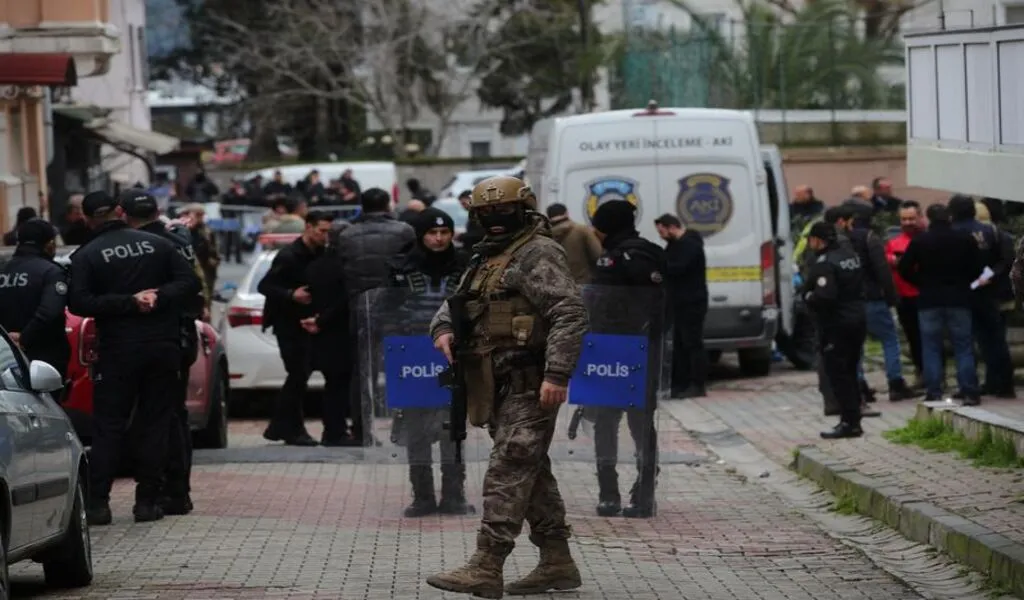 Gunmen Kill 1 Person During Sunday Morning Mass at an Istanbul Church