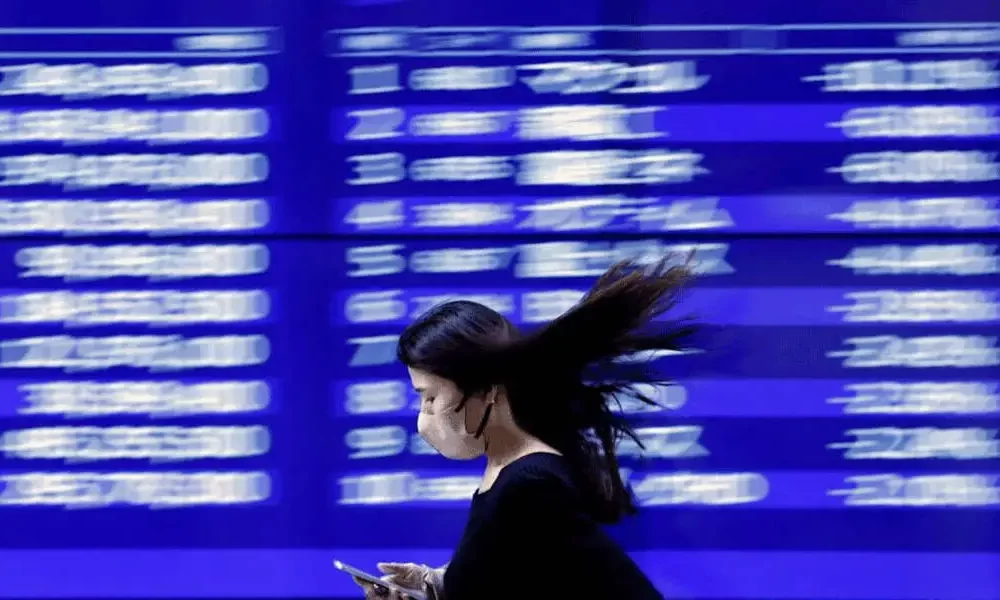 Kiwi Falls As US Inflation Test Looms; Asian Shares Move Down