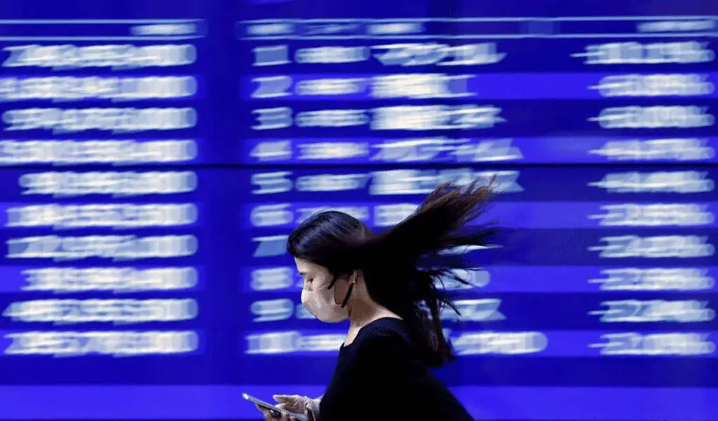 Kiwi Falls As US Inflation Test Looms; Asian Shares Move Down