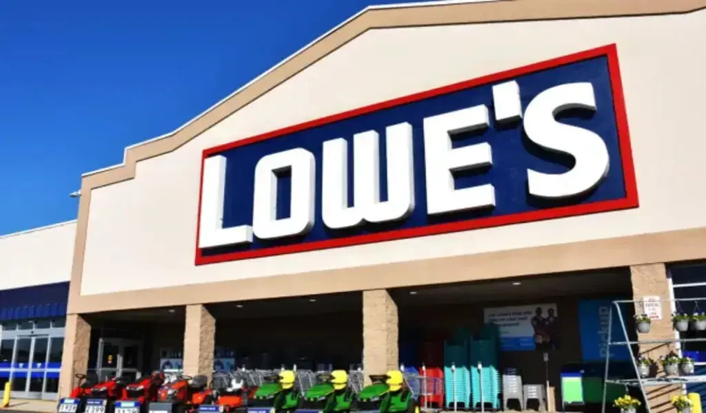 How Lowe's Is Dealing With The 'Tough Macro Backdrop'