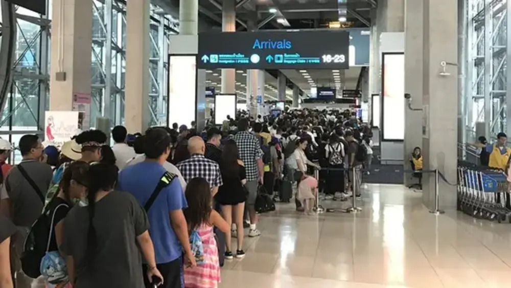 Thailand's PM Dissatisfied With Long Lines at Suvarnabhumi Airport