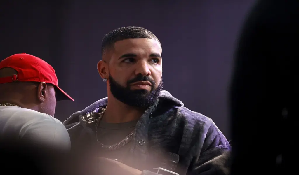 Watch Drake's viral Twitter Scandal