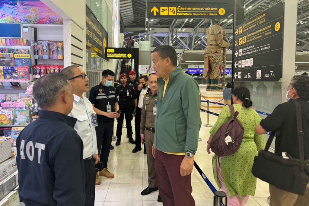 Thailand's PM Dissatisfied With Long Lines at Suvarnabhumi Airport