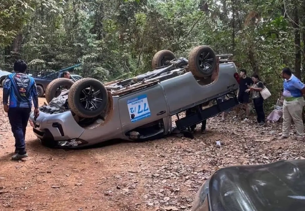 Songthaew Crashes in Khao Kitchakut National Park